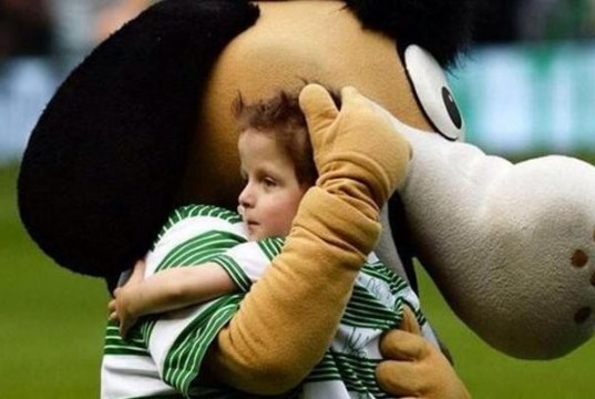 Celtic, muore il piccolo Oscar e il club si commuove (VIDEO)