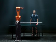 Timo Boll vs robot: la sfida a ping pong tra uomo e macchina (VIDEO)
