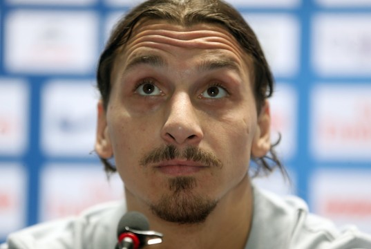 Ibrahimovic parla in francese, Verratti e Sirigu ridono (VIDEO)