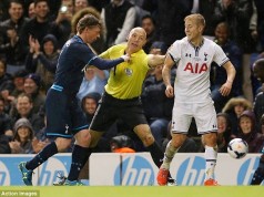 Webb viene falciato da Holtby e reagisce (VIDEO)