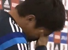 Giappone, Zaccheroni lascia e Nagatomo scoppia a piangere (VIDEO)