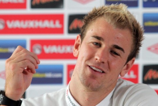 Hart infuriato dopo la punizione di Pirlo, se la prende con il raccattapalle (VIDEO)