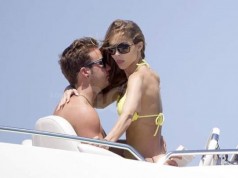 Gotze e la sexy fidanzata, il loro ‘segreto’ è il fango (foto)