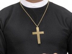 Parroco si trasforma in tifoso e celebra il matrimonio (VIDEO)