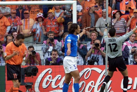 Olanda, quando a fermarla fu Toldo (video)