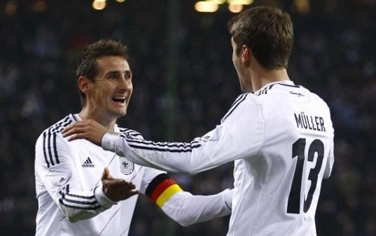 Muller e Klose poco fotogenici: ecco il loro selfie post-partita