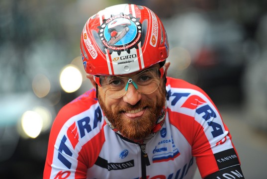 Tour: Paolini sorpreso in corsa con l’iPhone