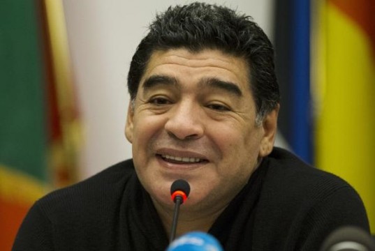 Maradona e il suo Ice Bucket Challenge (video)