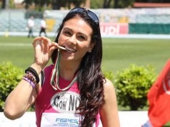 Ballando con le stelle, alla Versace ‘vola’ la protesi ma… (video)