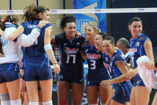 Le ragazze della pallavolo e la lezione al calcio italiano