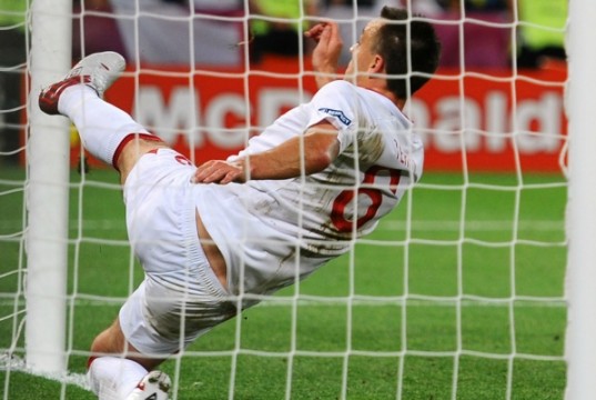 Goal Line Technology o arbitri addizionali?