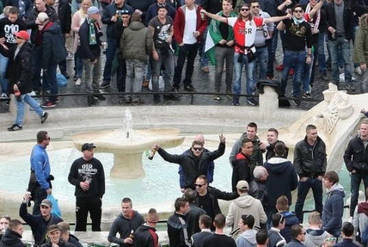 Terrore nel centro storico di Roma prima della gara contro il Feyenoord (VIDEO)