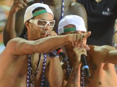 Ronaldinho si dà alla musica: ecco il video con il Trio Ternura