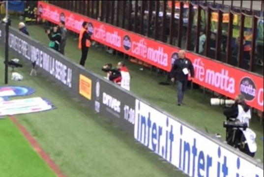 Doumbia ma che fai, non ti riscaldi? (VIDEO)