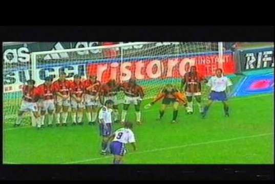 Tevez è l’ultimo a riuscirci: i più bei gol su punizione dall’interno dell’area (VIDEO)