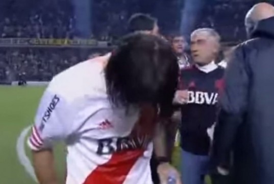 Boca-River: tifosi Boca lanciano lacrimogeni al peperoncino, partita sospesa (VIDEO)