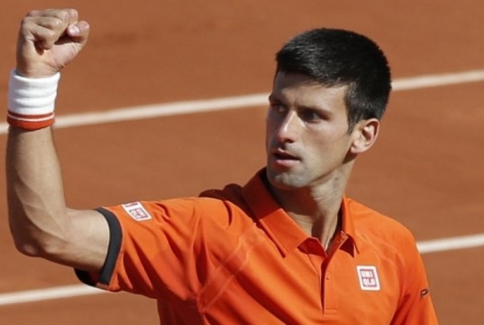 Djokovic raggiunge a fatica la terza finale al Roland Garros: sarà la volta buona?