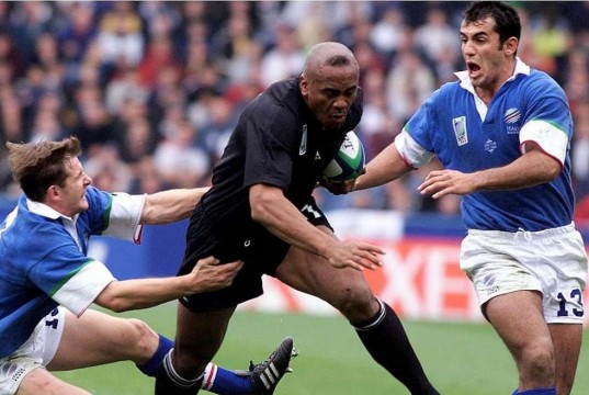 Jonah Lomu muore a soli 40 anni: il ricordo di uno dei rugbisti piú forti di sempre