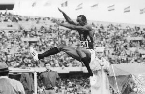 Il record di Bob Beamon: un incredibile salto nel futuro.