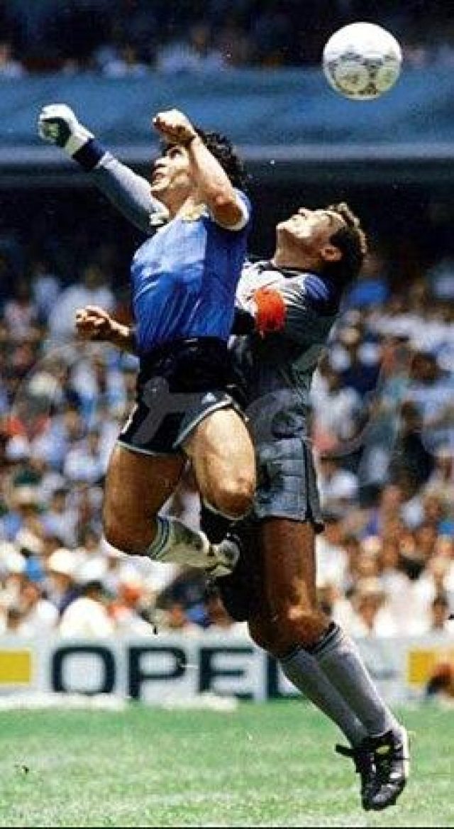La “Mano de Dios”: il gol più iconico e discusso della storia.