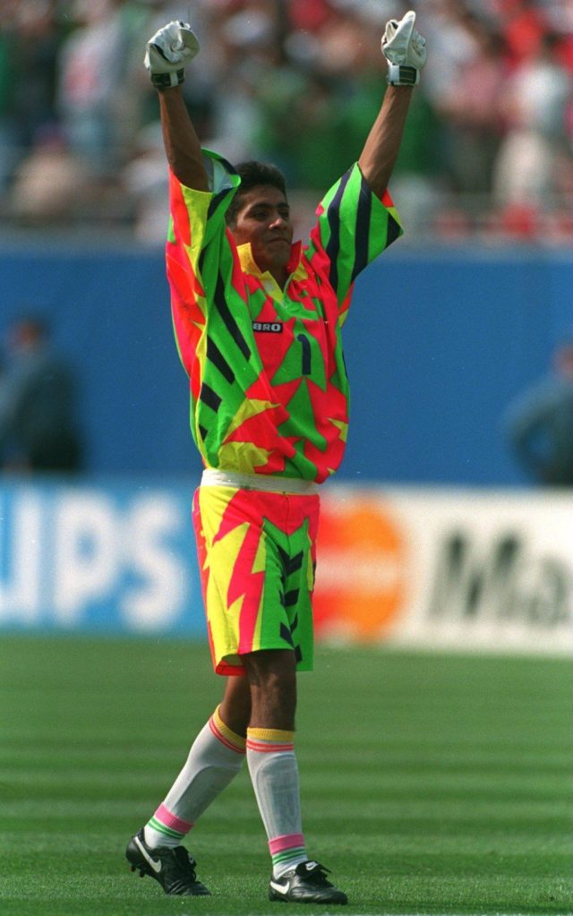Le maglie da calcio degli anni ’90: quando il design era audace e kitsch.