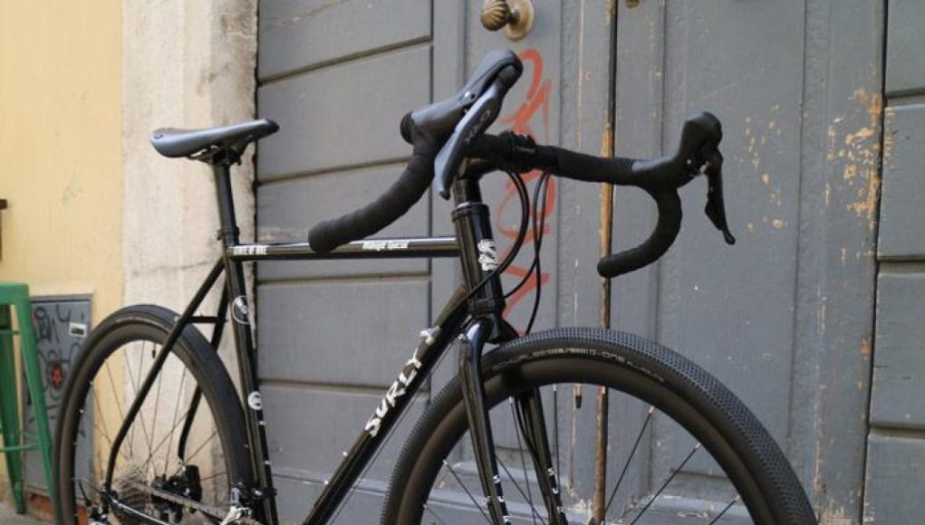 Dalle bici in acciaio al carbonio: la rivoluzione tecnologica del ciclismo.