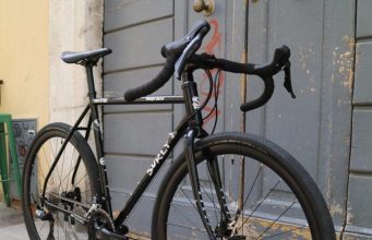 Dalle bici in acciaio al carbonio: la rivoluzione tecnologica del ciclismo.