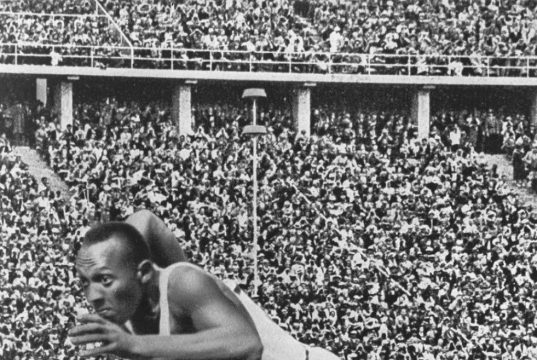 L’Olimpiade del 1936: Jesse Owens che umiliò il Nazismo. L’Olimpiade del 1936: Jesse Owens che umiliò il Nazismo.