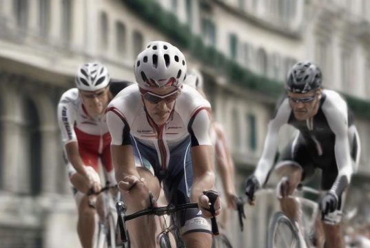 La tecnologia dei costumi da triathlon: transizioni rapide e idrodinamica La tecnologia dei costumi da triathlon: transizioni rapide e idrodinamica