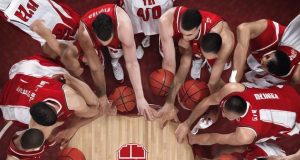 La tradizione delle scarpette rosse nell’Olimpia Milano Basket
